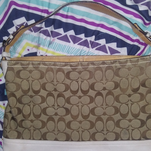 BARELY USED COACH PURSE - Picture 4 of 4